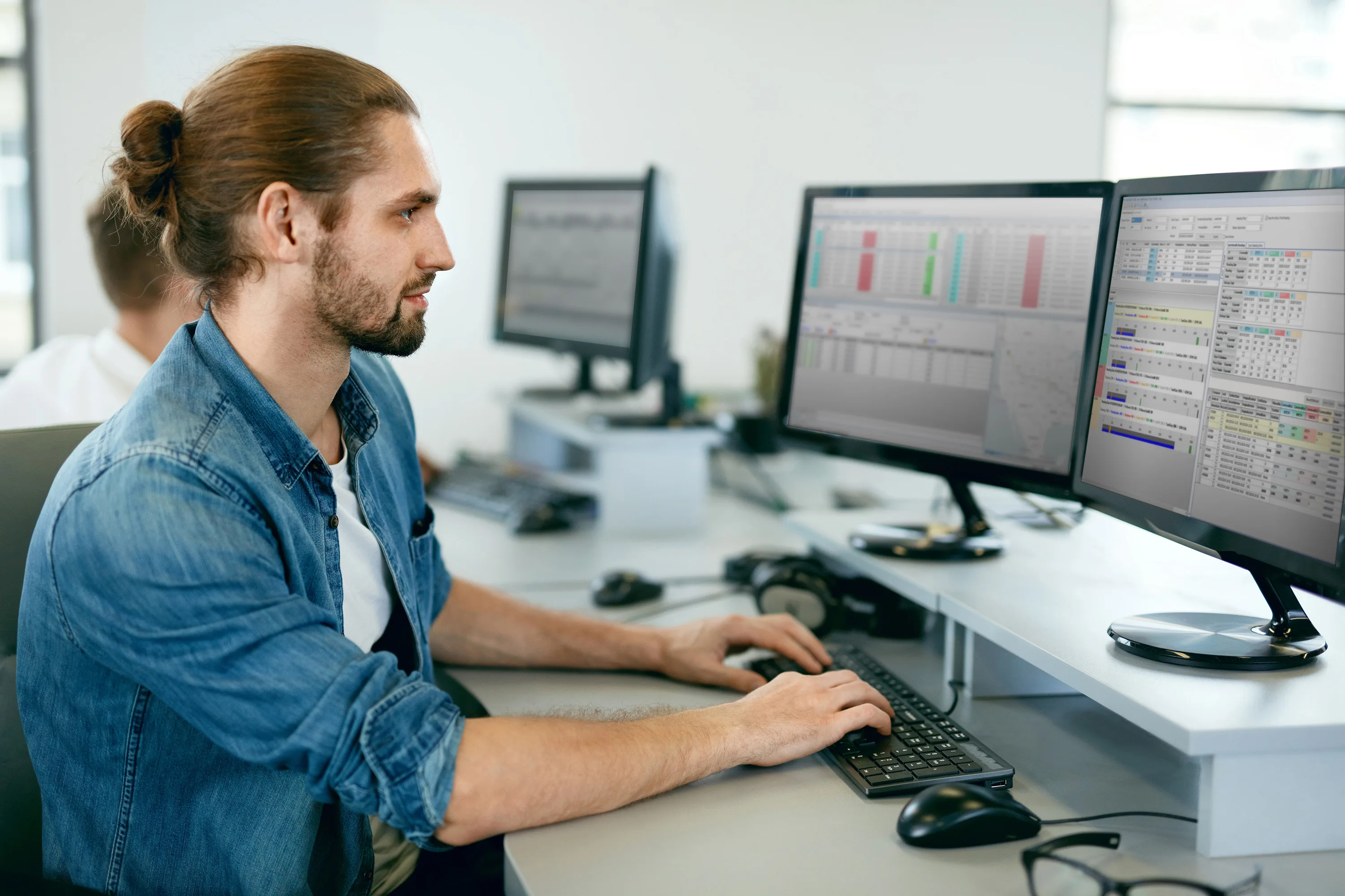 Navigating the Tech Landscape: Key Programming Languages to Know